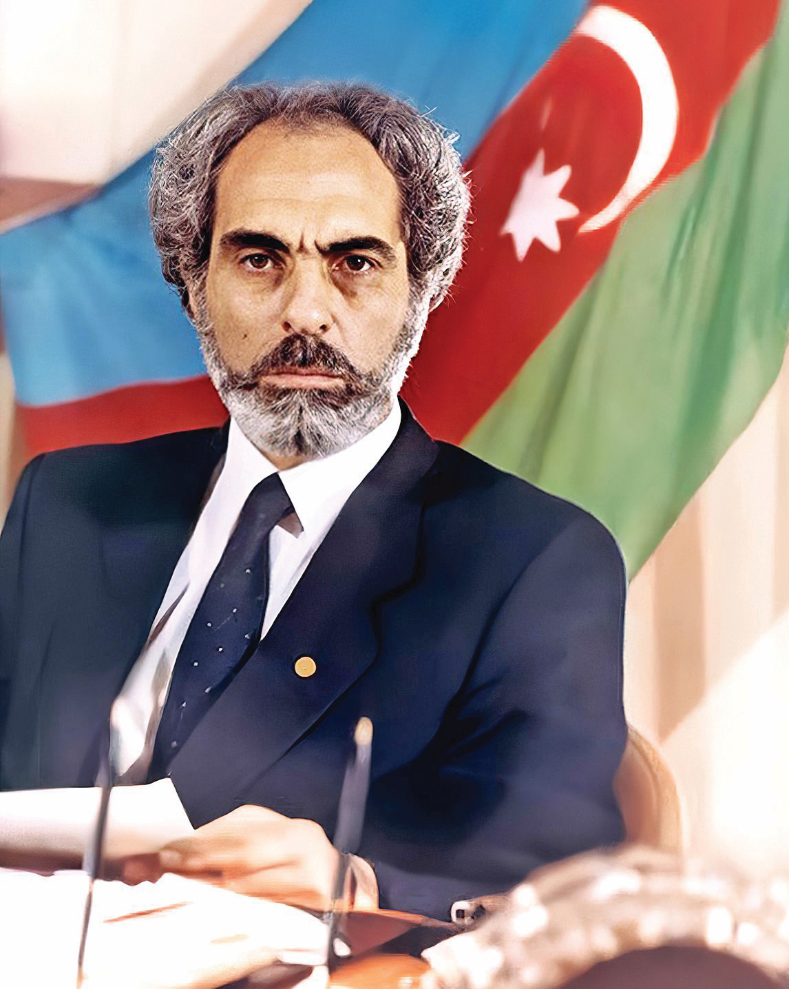 EBULFEZ ELÇİBEY’İ VEFATININ 26. YILINDA SAYGI VE RAHMETLE ANIYORUZ
